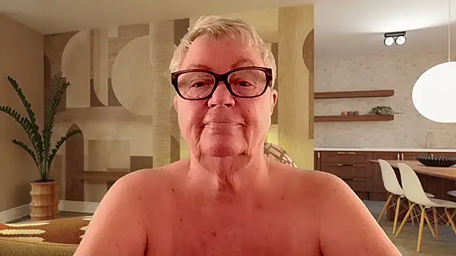Snapshot of GrannyChrissy68 chatting on 04.03.26 GrannyChrissy68 online show from 04.03.26
