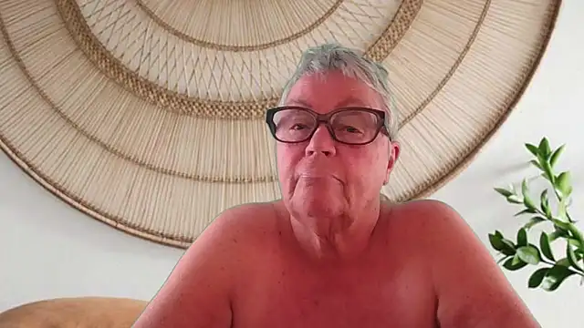 GrannyChrissy68 online show from 05.10.26