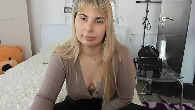 sweetemy4u online show from 02.20.25