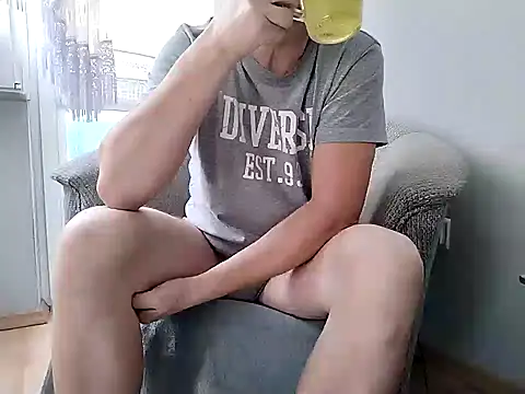 Snapshot of grzes19763 chatting on 02.13.25 grzes19763 online show from 02.13.25