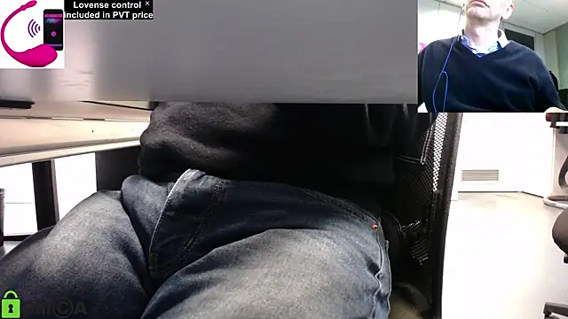 Snapshot of pliko chatting on 02.28.25 pliko online show from 02.28.25