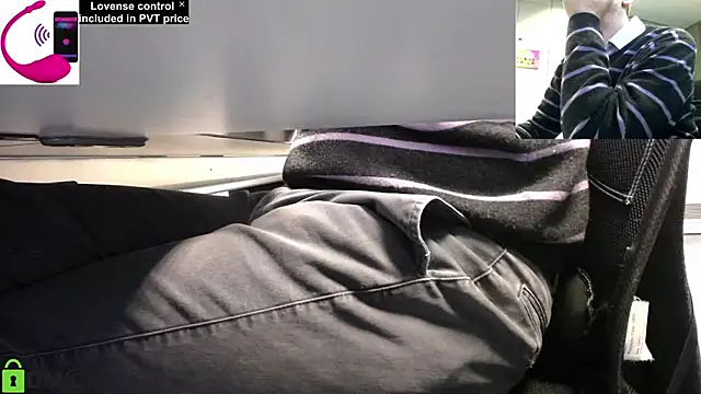 Snapshot of pliko chatting on 03.10.25 pliko online show from 03.10.25