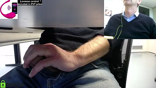 Snapshot of pliko chatting on 11.10.25 pliko online show from 11.10.25