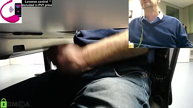 Snapshot of pliko chatting on 11.13.25 pliko online show from 11.13.25