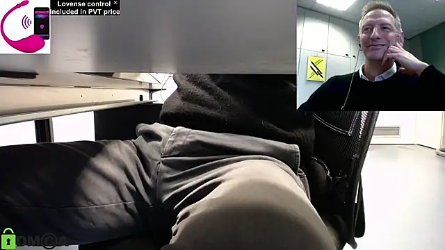 Snapshot of pliko chatting on 12.01.25 pliko online show from 12.01.25