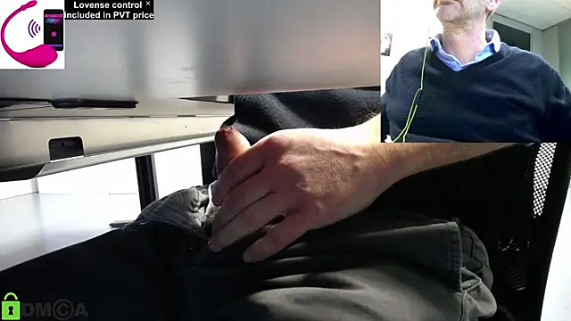 Snapshot of pliko chatting on 12.05.25 pliko online show from 12.05.25