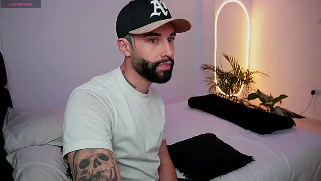 Snapshot of the_lucky_men__ chatting on 02.18.25 the lucky men online show from 02.18.25