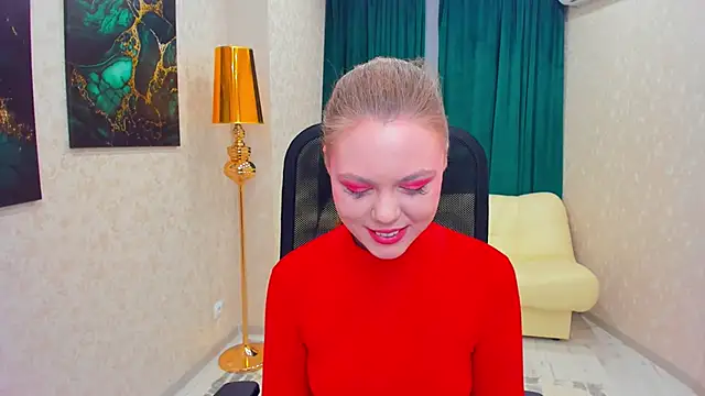 Snapshot of Strawberrye chatting on 01.12.25 Strawberrye online show from 01.12.25