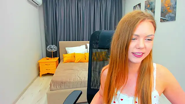 Snapshot of Strawberrye chatting on 03.07.25 Strawberrye online show from 03.07.25