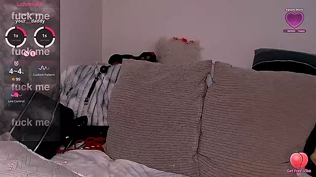 UrNaughtyGfMilf online show from 03.15.25