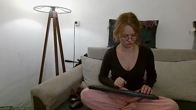 little-leni online show from 09.20.25