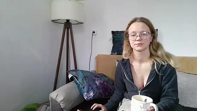 little-leni online show from 11.25.25