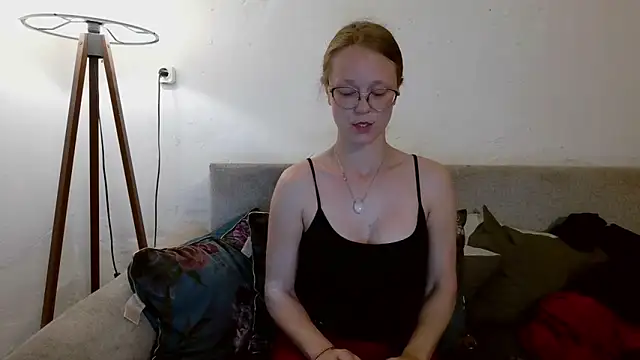 little-leni online show from 04.25.26