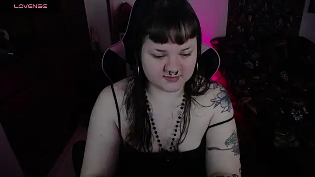 Snapshot of Bdsm_and_fries chatting on 10.23.25 Bdsm and fries online show from 10.23.25