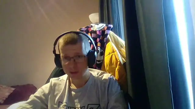 Snapshot of David250692 chatting on 12.18.25 David250692 online show from 12.18.25