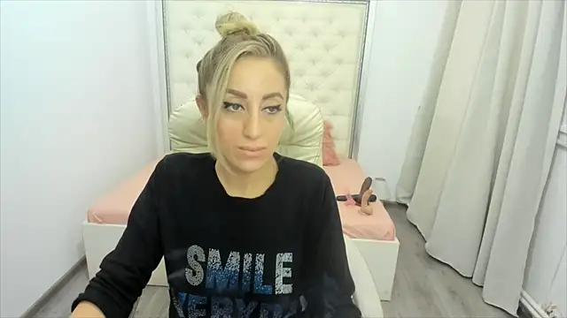 Snapshot of erykajoy chatting on 10.23.25 erykajoy online show from 10.23.25