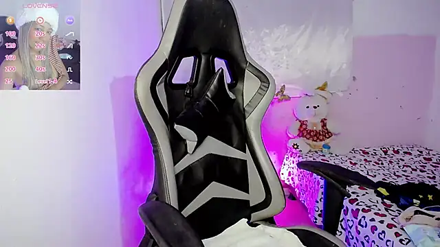 ninatiny online show from 02.28.25