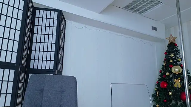 girl nextd00r online show from 01.04.25