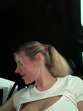 Snapshot of jasminesummer chatting on 12.21.24 jasminesummer online show from 12.21.24