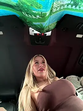 Snapshot of jasminesummer chatting on 11.18.25 jasminesummer online show from 11.18.25