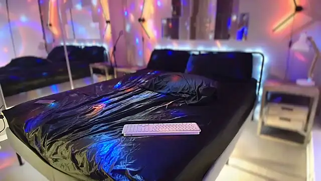 MikyFoxx online show from 12.20.25