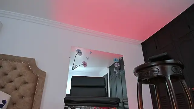 Snapshot of KATALINA_HOT_TS chatting on 10.17.25 KATALINA HOT TS online show from 10.17.25