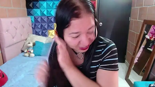 Snapshot of katifoxx chatting on 02.08.25 katifoxx online show from 02.08.25