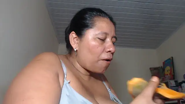 Snapshot of adrixxx38 chatting on 09.12.25 adrixxx38 online show from 09.12.25