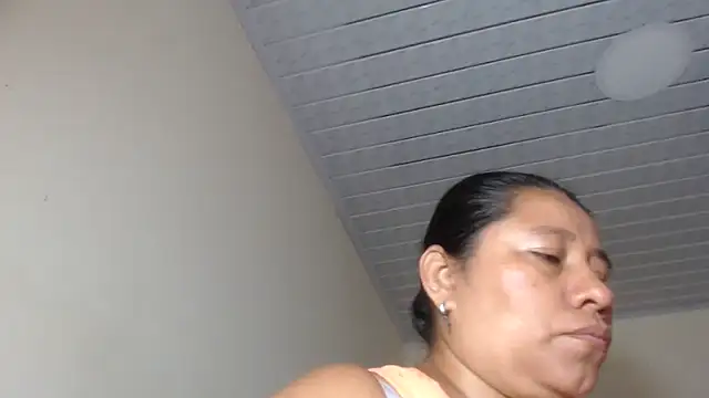 Snapshot of adrixxx38 chatting on 09.30.25 adrixxx38 online show from 09.30.25