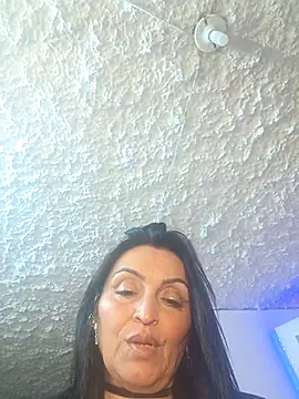 Snapshot of zullyxhot chatting on 11.14.25 zullyxhot online show from 11.14.25