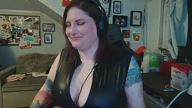 royallylit online show from 02.15.25