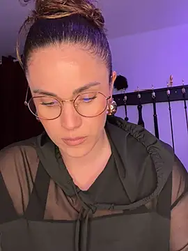 Clara-xoxo online show from 03.04.25