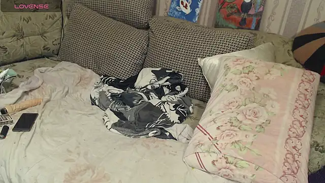 Snapshot of FancyLily chatting on 01.05.25 FancyLily online show from 01.05.25