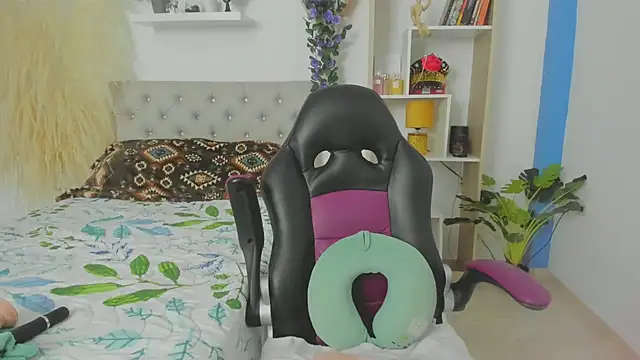 Snapshot of Gaby_ortis chatting on 12.15.24 Gaby ortis online show from 12.15.24