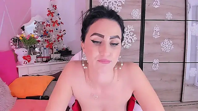 Snapshot of Maryelle chatting on 12.04.24 Maryelle online show from 12.04.24