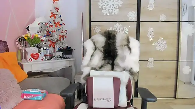 Snapshot of Maryelle chatting on 12.17.24 Maryelle online show from 12.17.24