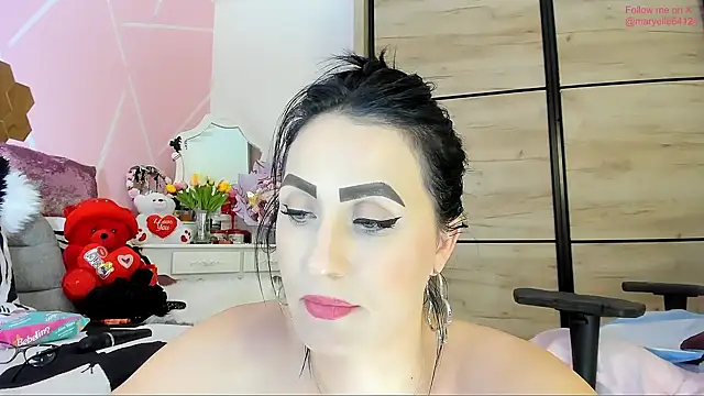 Snapshot of Maryelle chatting on 03.08.25 Maryelle online show from 03.08.25