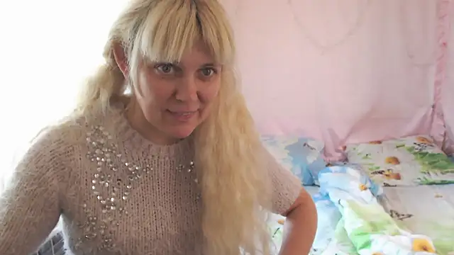 SunnySylvia online show from 11.22.25