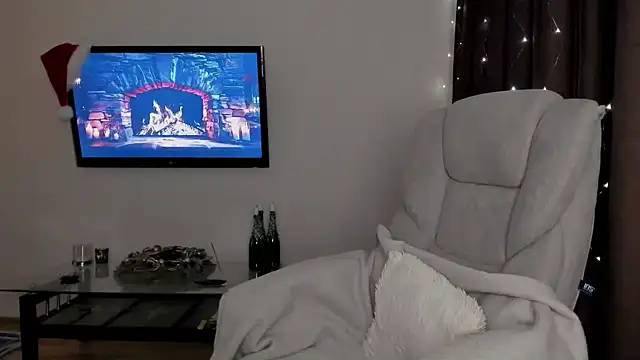 Snapshot of SeasonalSomeone chatting on 01.09.25 SeasonalSomeone online show from 01.09.25