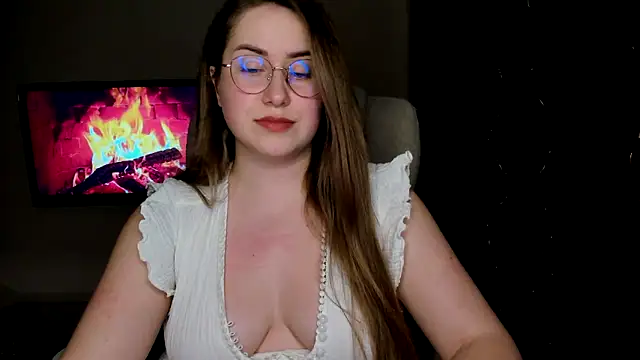 Snapshot of SeasonalSomeone chatting on 03.13.25 SeasonalSomeone online show from 03.13.25