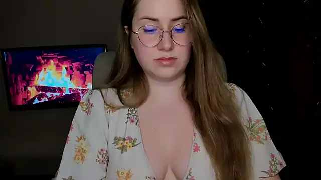 Snapshot of SeasonalSomeone chatting on 03.18.25 SeasonalSomeone online show from 03.18.25