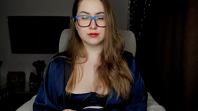 Snapshot of SeasonalSomeone chatting on 11.20.25 SeasonalSomeone online show from 11.20.25