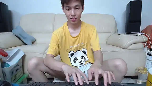 Snapshot of andrewooi chatting on 04.23.26 andrewooi online show from 04.23.26