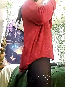 Snapshot of MaddyC6992 chatting on 01.04.25 MaddyC6992 online show from 01.04.25