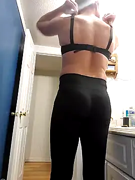 Snapshot of MaddyC6992 chatting on 02.08.25 MaddyC6992 online show from 02.08.25