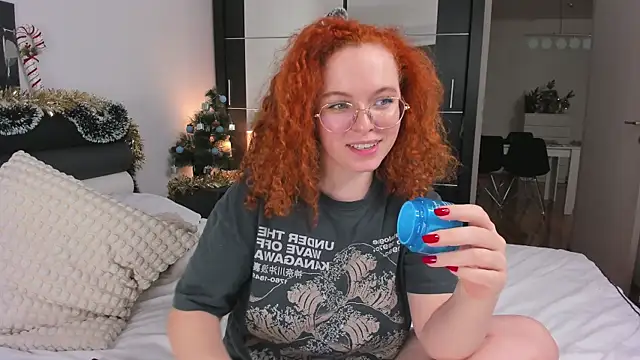 Snapshot of YammyPie chatting on 12.24.24 YammyPie online show from 12.24.24