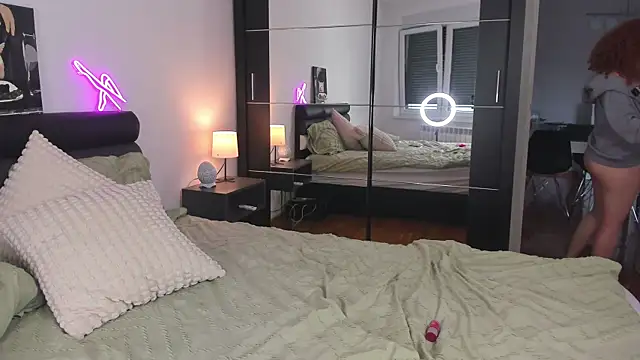 Snapshot of YammyPie chatting on 01.22.25 YammyPie online show from 01.22.25