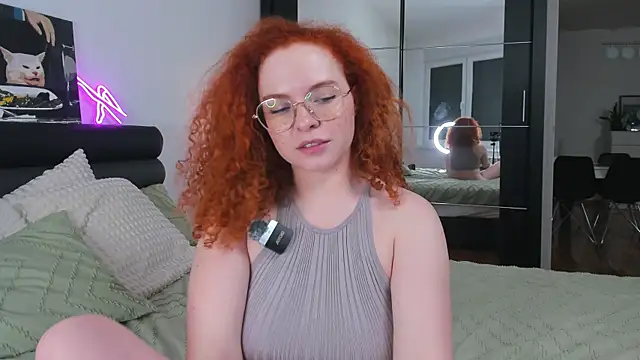 Snapshot of YammyPie chatting on 02.25.25 YammyPie online show from 02.25.25