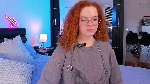 Snapshot of YammyPie chatting on 03.19.25 YammyPie online show from 03.19.25