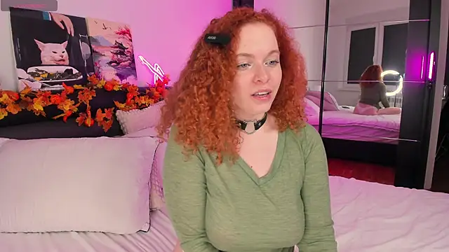 Snapshot of YammyPie chatting on 11.02.25 YammyPie online show from 11.02.25